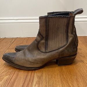 Frye Sacha Chelsea Boot in Stone US 9.5